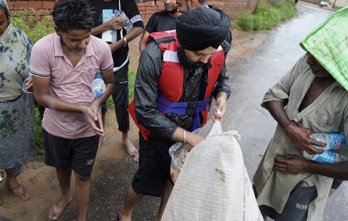 Nothing just Khal!stanis rescuing &amp; feeding people during recent floods in Punjab.