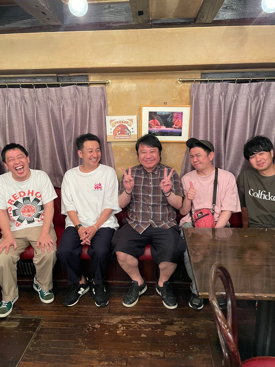 saraba_morita's tweet photo. 我が家さんゲストのさらばBARありがとうございました。どうしても1パチ打ちたい男と、どうしてもバイトしたい男とで結成された中目黒ボーイズの大暴れマジめちゃくちゃ笑いました。それを俯瞰で見てやいやい言うノー中目黒芸能ボーイ。これ絶対観てほしいっす。

#さらばBAR 

https://t.co/NTgAXlA3Xy https://t.co/GwXmJ1dZLI