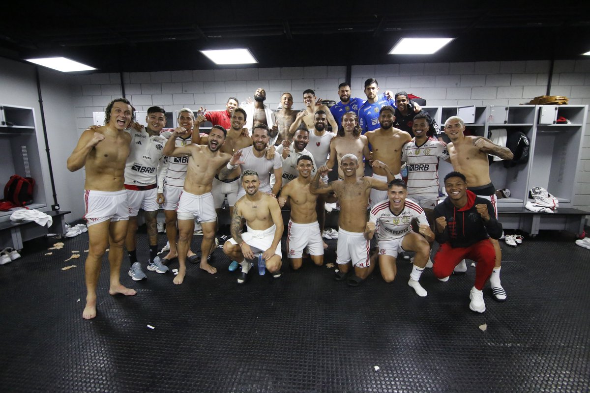 OI, CLASSIFICADOS! 😝

#VamosFlamengo #CRF 

📸: Gilvan de Souza /CRF