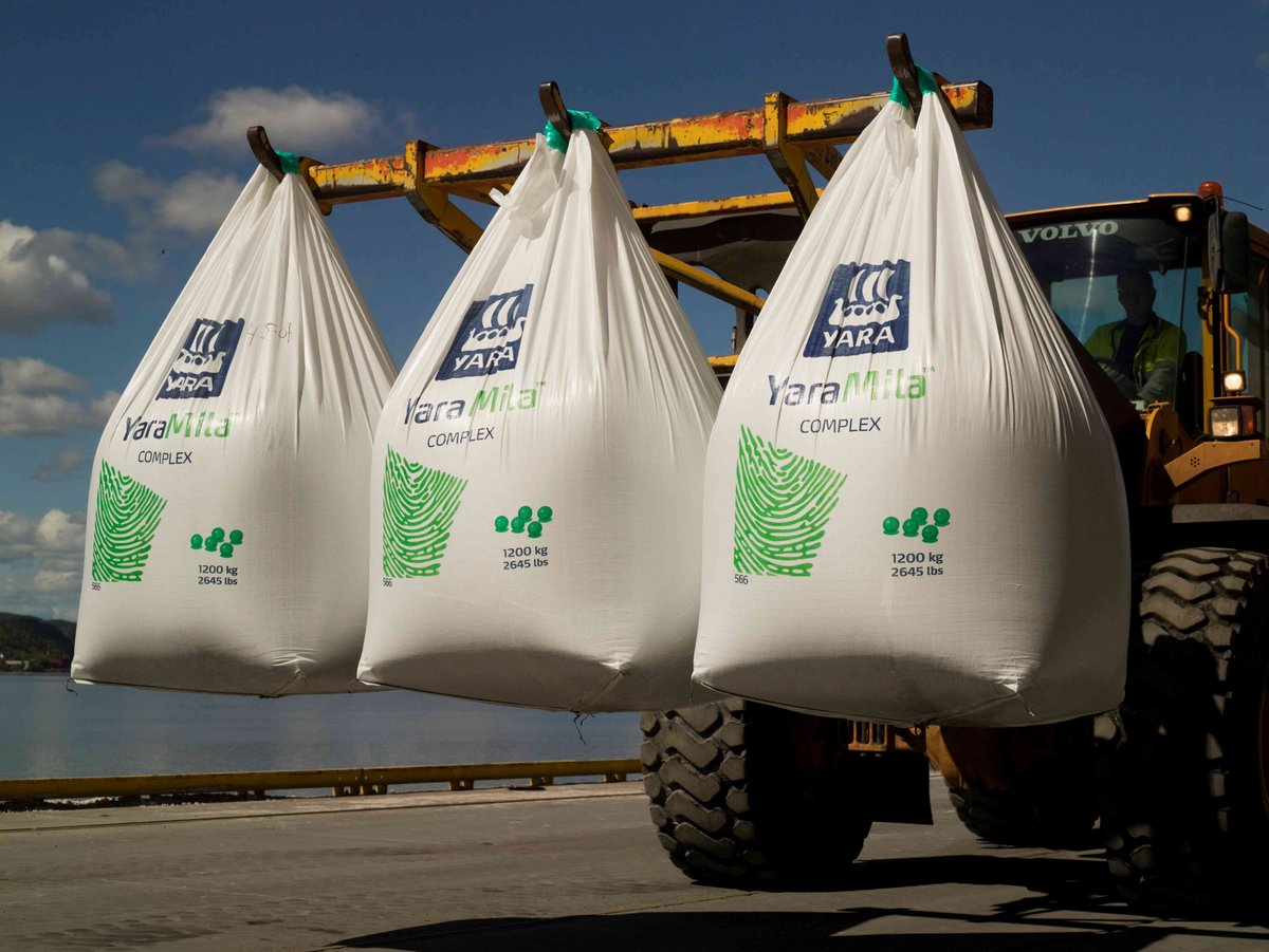 yara_australia's tweet photo. At Yara, we're committed to ensuring everyone in the ag supply chain takes proper care of their health &amp; safety, as well as protecting the environment &amp; food safety. Download our bulk bags handling &amp; transport safety guidelines here https://t.co/qR3tkRQRLC #farmsafe #safebychoice https://t.co/ilq9W5BDgP