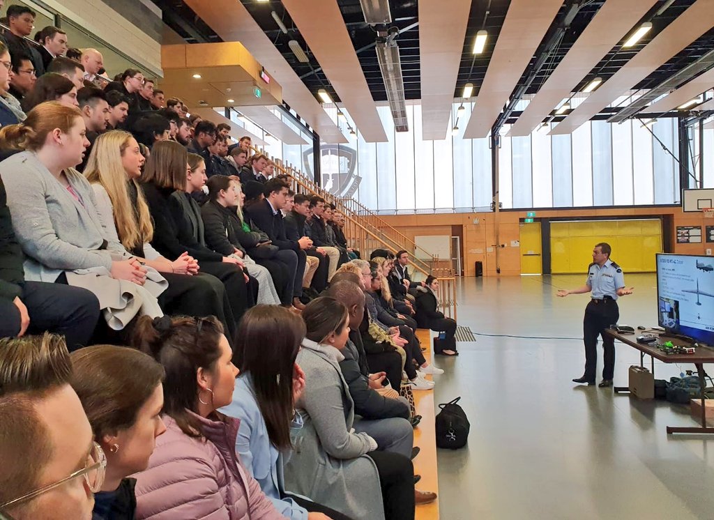 keirinjoyce's tweet photo. A real pleasure to brief the #NextGen of the #CASG Grad Program on #YourADF #UAS/#drone programs; And demo’d the @AustralianArmy #BlackHornet and #DroneRacing!
Thanks Drew and @HueyFPV @AuADRT for their time to demo!
@AusAirForce @AAUS_Live https://t.co/FZ2PhGtQL6