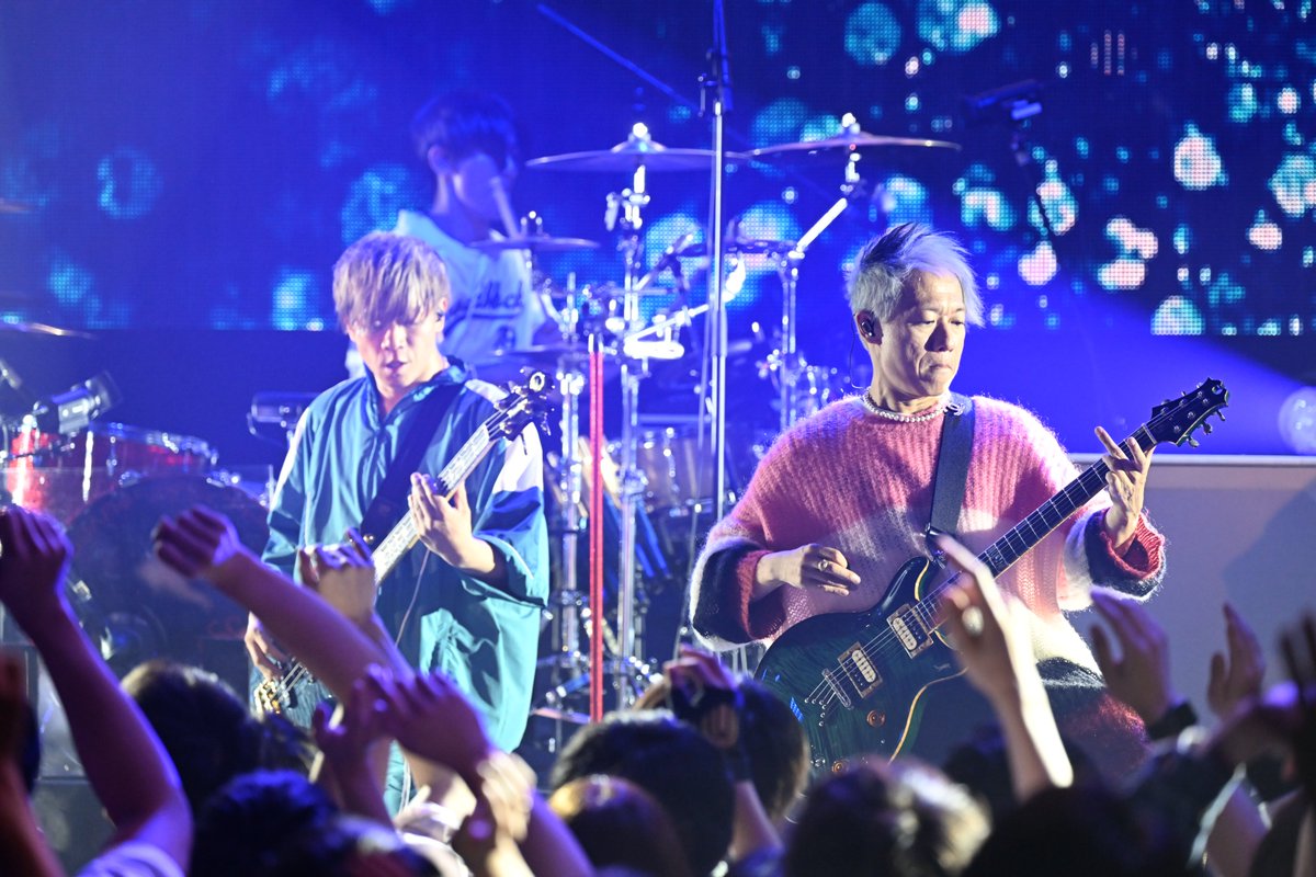 UVERworld_ROOM's tweet photo. #UVERworldRoom 🏠
　　配信まで あと2️⃣日🔔

🌈7/15(土)23時〜 #TELASA 完全独占で
テレビ朝日で撮り下ろしたライブ全6⃣曲を配信‼️

#UVERworld のカッコいい✨ライブをお届け😍

見逃した本編2本📺＆未公開ﾄｰｸ3本が
何度も見られるのは #TELASA だけ！
絶賛独占配信中⚡️
https://t.co/CKZwzls4jV https://t.co/udHeCfR5WW