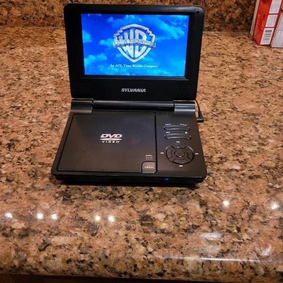 I’m i the only one who actually enjoyed watching movies on these back in the day😂