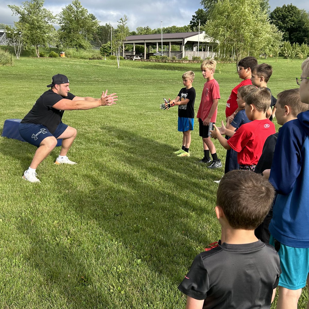 DuPecRivermen's tweet photo. It’s always great to catch up with alumni. It’s even more special to have them give back to the program! 

Thanks for helping out with Hornets camp!

@BuryBlake @Briaun5 @DrakeFortson @max_rossow72 @ajmulcahy17 @BryceFitzanko @TrentHetland_35 @10HunterHoff30 @trentontaylor__ https://t.co/pOYmlfSUPu
