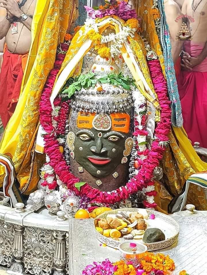 🙏🌹जय श्री महाकाल 🌹🙏
श्री महाकालेश्वर ज्योतिर्लिंग उज्जैन के आज के भस्मआरती श्रंगार दर्शन
🔱13 जुलाई 2023 गुरुवार 🔱