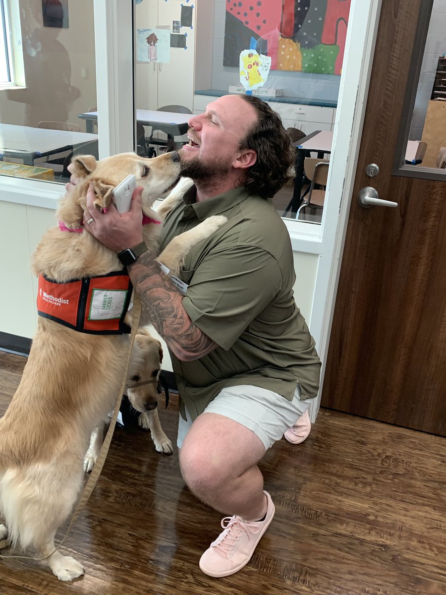 glennrevell's tweet photo. 10/10 recommend emotional support dogs at all mental health trainings. S/O to @LeadershipSA’s #WooShift team for putting together an IMPACTFUL day! #LSA47 https://t.co/PLZ4rE27sE