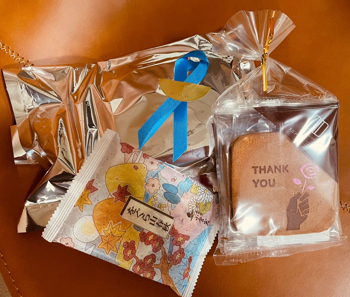 saoriHR1's tweet photo. 3年間担当させていただいていた役員の方に呼ばれ、オフィスに伺うと、これまでのサポートのお礼にと感謝の言葉とプレゼントをいただきました。
サポートいただいていたのは私の方ですが、心遣いがすごく嬉しかったです。改めて、素敵なリーダーのもとで働けていることに感謝です♥️

#IBMer な生活 https://t.co/f6ZHCRZfDb