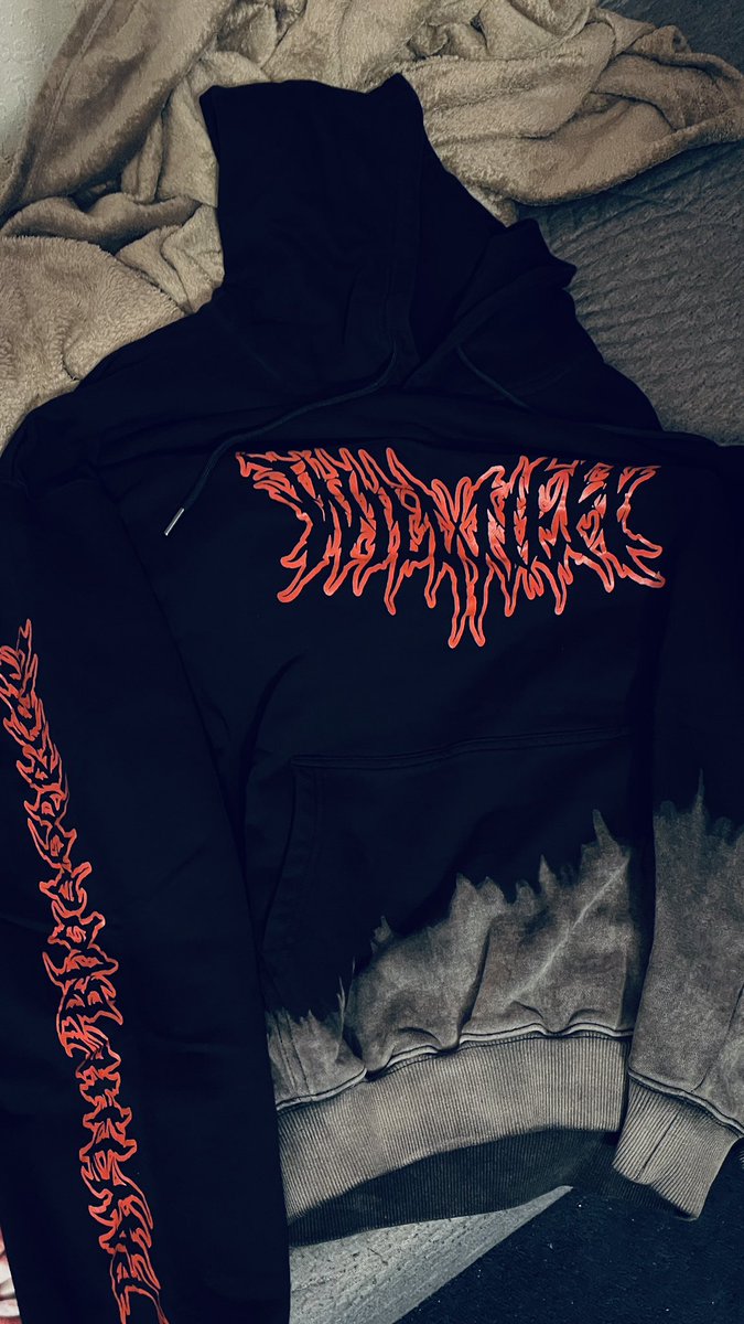 JakeSeb_'s tweet image. Finally after 9 months, the @TheWillNeff merch I ordered is here! I was 40 pounds heavier when I first ordered it so it does fit a bit big but I am committed to making sure it fits perfectly by making some modifications. Thank you again Will! I love this hoodie #StayDangerous