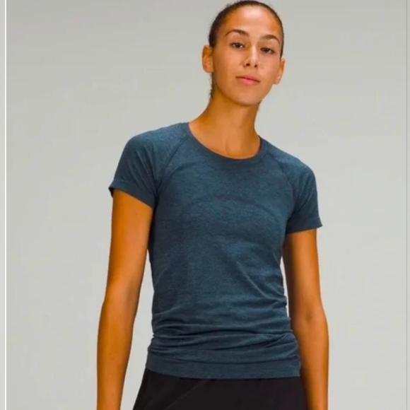 laurendebolt's tweet photo. So good I had to share! Check out all the items I'm loving on @Poshmarkapp #poshmark #fashion #style #shopmycloset #lululemonathletica: https://t.co/OuRBdFp3rq https://t.co/WfN8AW789Z