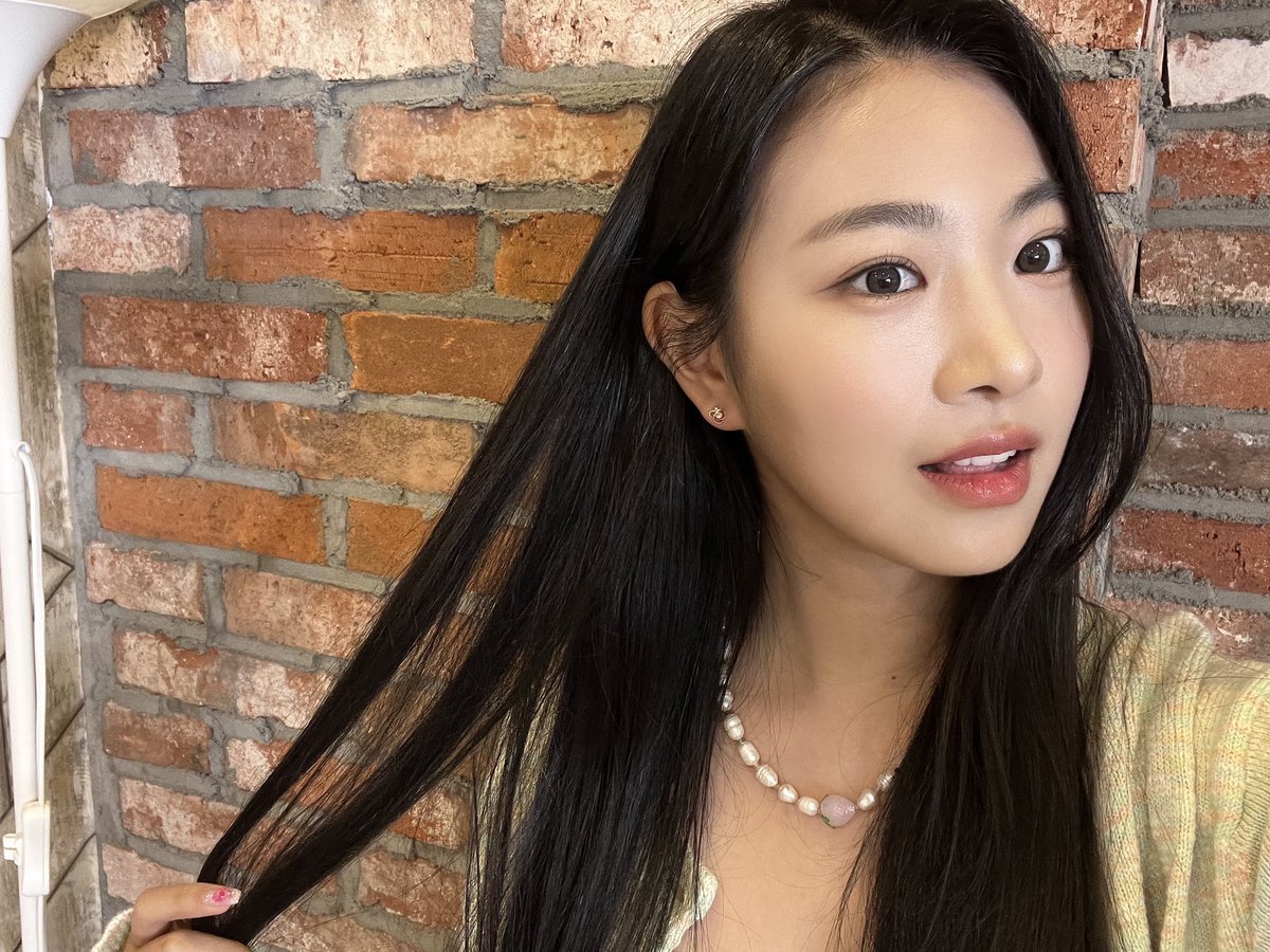 aran pics tweet media