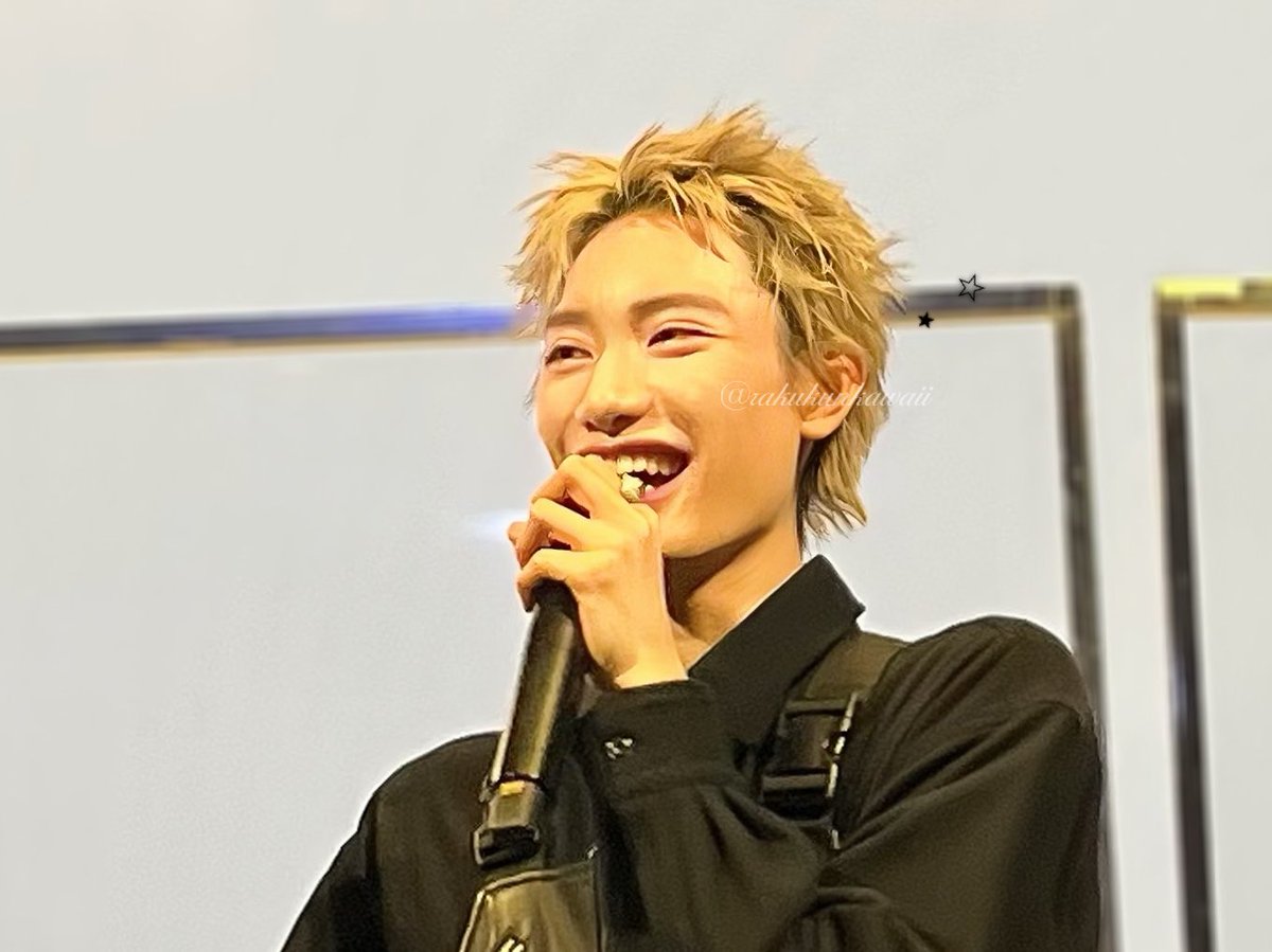 rakukunkawaii's tweet photo. 2023.04.09🐱⭐️
『mirror』発売記念メンバー全員サイン会
柴崎楽
#SD_mirror #SUPERDRAGON #スパドラ #柴崎楽 https://t.co/sxUGs4mFbN