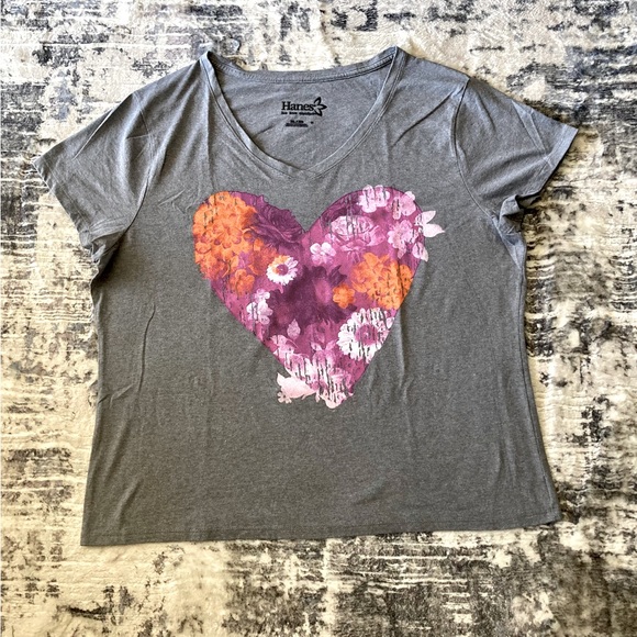 glimpseofglam's tweet photo. So good I had to share! Check out all the items I'm loving on @Poshmarkapp #poshmark #fashion #style #shopmycloset #hanes #princesspolly #loft: https://t.co/fj9gPd2kcV https://t.co/dAbqZDOxSp