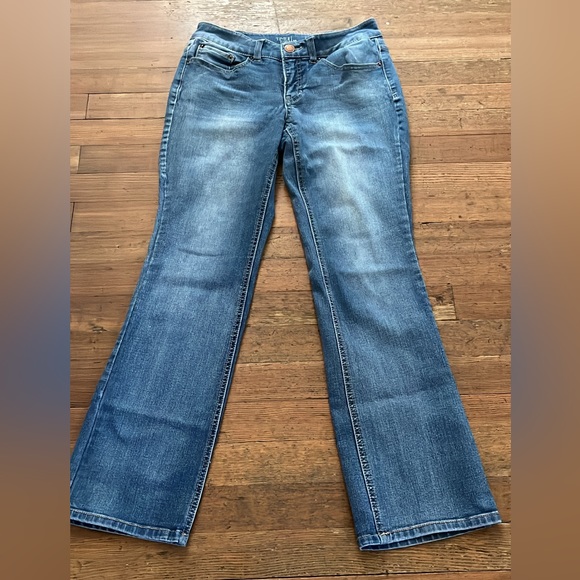 TSimm1971's tweet photo. So good I had to share! Check out all the items I'm loving on @Poshmarkapp #poshmark #fashion #style #shopmycloset #staud #levis #timeandtru: https://t.co/vMk9EG0qe4 https://t.co/0LZ0XXjXDY
