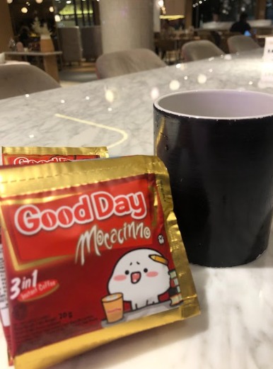 triangulum's tweet photo. Masuk pertengahan bulan nih udah mulai hectic bgt kerjaan, sampe males polll mau ngopi. Tapi pas ke supermarket, aku nemu ini dong. Si pentol gemes di edisi good day x quby!!
Coba yg mocacinno biar on fire lagi. Sering sering lah min @GoodDayID adain collab gumush gumush gini 🤭 https://t.co/ZWmR5JV73F