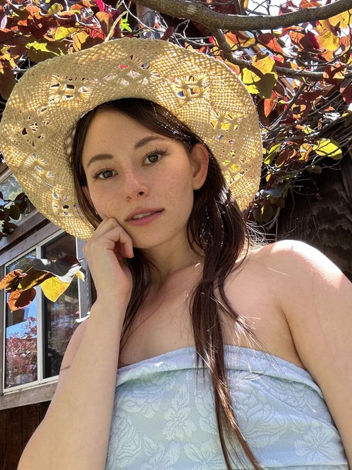 If this hat could talk, it would tell you to stop staring and start a conversation https://t.co/7zkr