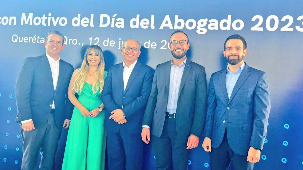 🧵(1/2) La tarde de este miércoles #12deJulio, unidos el <a href="/colegioalqro/">Colegio de Abogados Litigantes</a> y de Penalistas, así como la Barra Queretana, Colegio de Abogados y la <a href="/anade_queretaro/">ANADE Querétaro</a>, ambos, capítulo #Querétaro, con la presencia del gobernador del estado <a href="/makugo/">Mauricio Kuri</a>, festejaron el #DiaDelAbogado