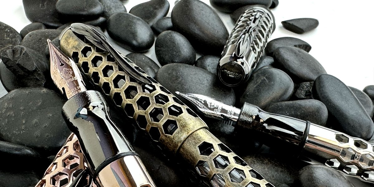 PenChalet's tweet photo. The intricate symmetry and mathematical precision of honeycombs have long fascinated scientists and artists, serving as a testament to the wonders of nature's design. The #Pineider La Grande Bellezza #Honeycomb #FountainPens only have us more intrigued: https://t.co/TgjW9RYYw7 https://t.co/X9QdOz6IAe