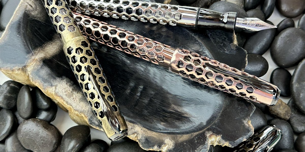 PenChalet's tweet photo. The intricate symmetry and mathematical precision of honeycombs have long fascinated scientists and artists, serving as a testament to the wonders of nature's design. The #Pineider La Grande Bellezza #Honeycomb #FountainPens only have us more intrigued: https://t.co/TgjW9RYYw7 https://t.co/X9QdOz6IAe