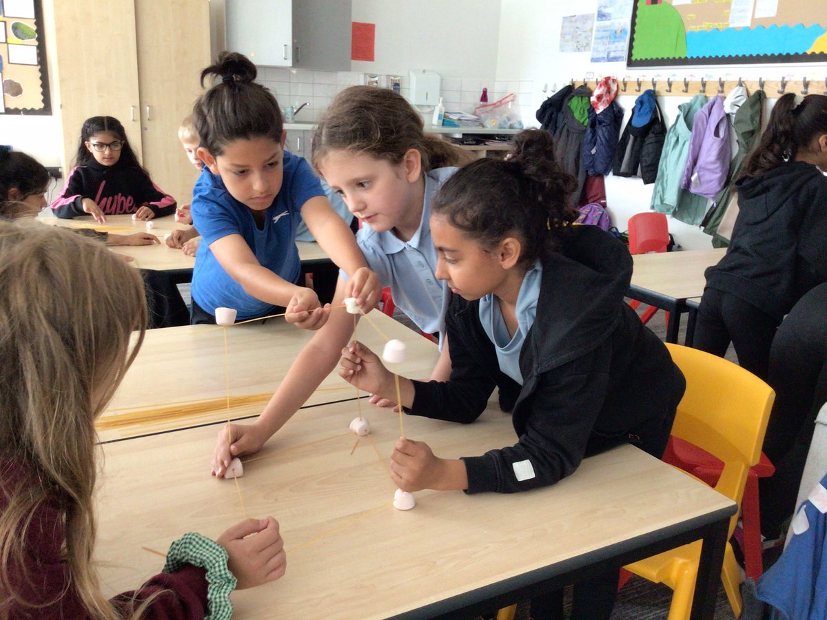 BramblesHolly tweet media