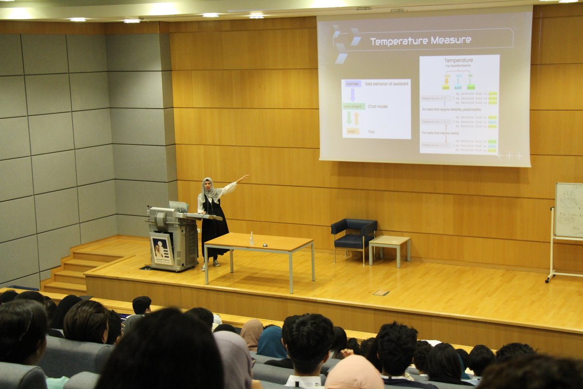 AUEP_AU's tweet photo. أوقات ممتعة في برامج #جامعة_الفيصل الاثرئية! حضر طلابنا ورشة عمل ChatGpt، حيث استكشفوا نماذج اللغة ، والذكاء الاصطناعي للمحادثة، وتعلموا كيف تعمل هذه التكنولوجيا على تحويل الصناعات في جميع أنحاء العالم. استعد لتندهش! 💬💡 #Alfaisal_University #aeup #ChatGPT https://t.co/LQ2XsTMzu1