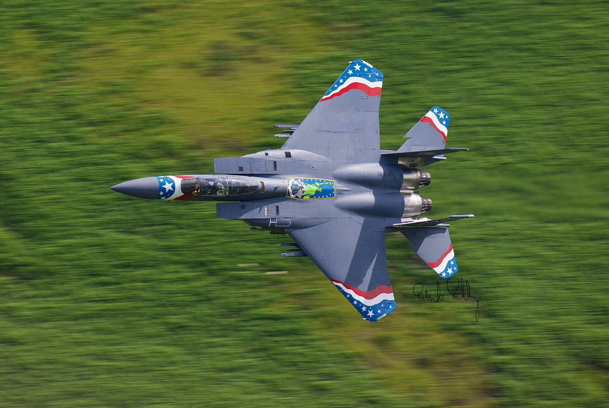 machlooper's tweet image. A year ago today at the #MachLoop in #Wales. @48FighterWing #F15E anniversary jet on its way to @airtattoo at RAF Fairford. It had literally come out of the paint shop. Made my entire trip (sorry mum and family you guys understand 🤣)