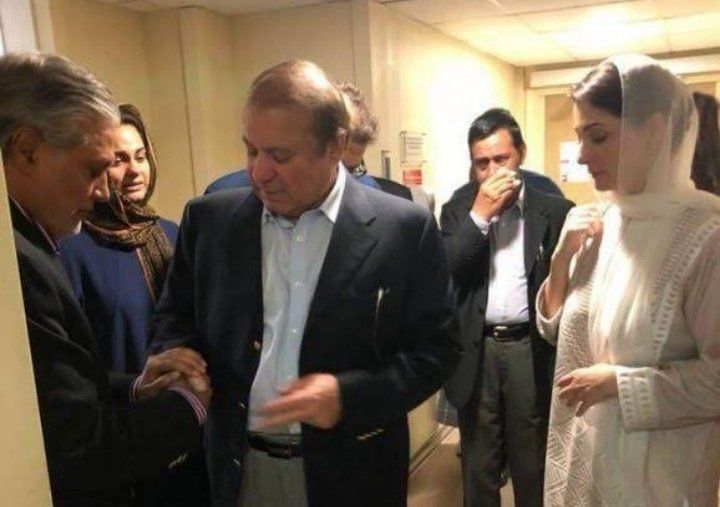 Zaurezkhan1's tweet photo. On July 13, Nawaz Sharif returned home holding his daughter's hand despite being innocent.
Nawaz Sharif endured all the injustice and oppression because he did not want to put his loved ones to any test.
#جس_دھج_سے_کوئی_مقتل_میں_گیا 
@MaryamNSharif https://t.co/ijleOEAWUM