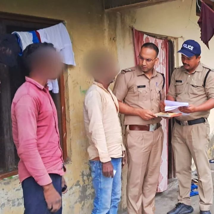 almorapolice's tweet photo. 💎SSP अल्मोड़ा👮♂️ के सख्त निर्देश पर बिना पुलिस सत्यापन किराये पर रखने/रहने वालों के विरुद्ध हो रही है लगातार कार्यवाही
👉सोमेश्वर पुलिस ने बिना पुलिस सत्यापन किरायेदार रखने पर 04 मकान मालिकों पर की 35,000 रु0 की चालानी कार्यवाही
#सत्यापनअभियान
#जागरुकता
#Alert
#UKPoliceApp https://t.co/RkPDFjIUGJ