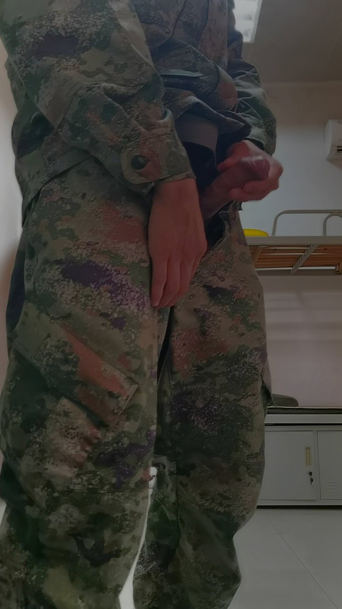 BGGDYW's tweet photo. 好久没发推了，这段时间累死了有没有要吃小黑棍的。 https://t.co/R6yUqB1ZdC