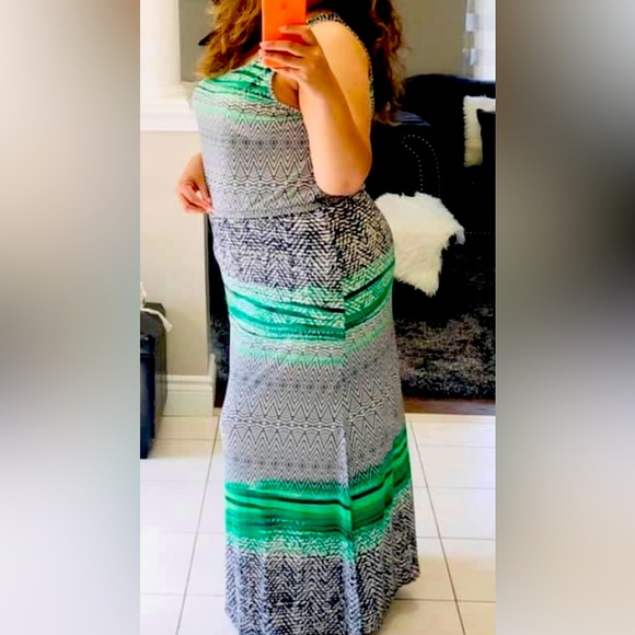 SandyHamilton65's tweet photo. So good I had to share! Check out all the items I'm loving on @Poshmarkapp #poshmark #fashion #style #shopmycloset #badgleymischka #lululemonathletica: https://t.co/4uUTWYkll5 https://t.co/EOZDrANyfZ