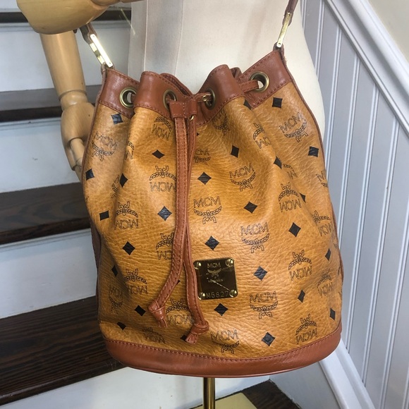 FibroFit's tweet image. So good I had to share! Check out all the items I'm loving on @Poshmarkapp from @Buyitwhenfound #poshmark #fashion #style #shopmycloset #louisvuitton #coach #mcm: posh.mk/agCXcxJBoBb