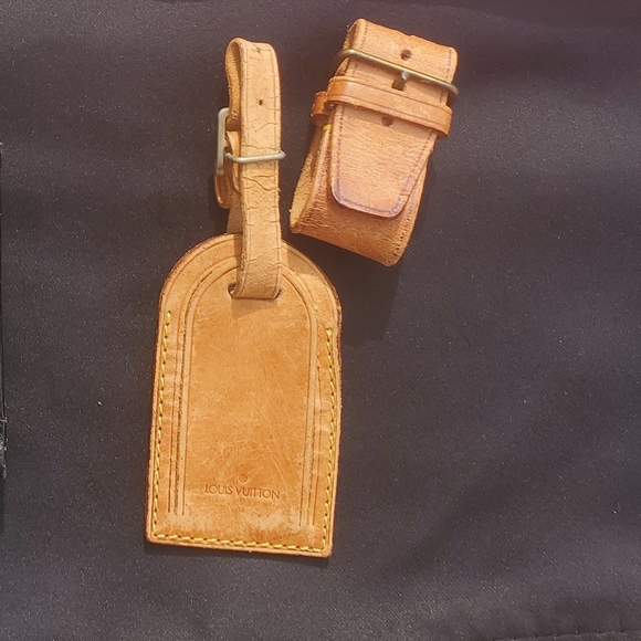 FibroFit's tweet image. So good I had to share! Check out all the items I'm loving on @Poshmarkapp from @Buyitwhenfound #poshmark #fashion #style #shopmycloset #louisvuitton #coach #mcm: posh.mk/agCXcxJBoBb