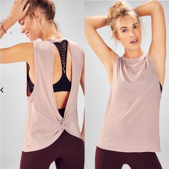 Denise1Jordan's tweet photo. So good I had to share! Check out all the items I'm loving on @Poshmarkapp from @Michelleruhl5 #poshmark #fashion #style #shopmycloset #underarmour #fabletics: https://t.co/sWRfqyjXIq https://t.co/bzlPCGEqVL