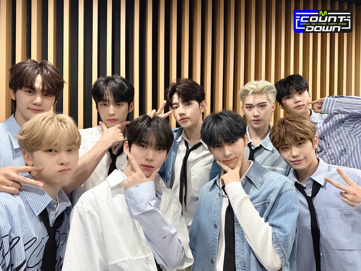 MnetMcountdown's tweet photo. 제로베이스원의 시작에 함께할 수 있다니...엠카 정말 복 받았다😘 
끝을 모르는 체 달려가는 제베원이라니...
자꾸 그러면 저 과몰입 제로즈 하는 수 밖에 없어요‧⁺◟( ᵒ̴̶̷̥́ ·̫ ᵒ̴̶̷̣̥̀ )
지금 제베원 매력 때문에 상암이 온통 파란 장미빛으로 물들어버렸어요🌹💙🌹💙🌹
#ZEROBASEONE #제로베이스원 #InBloom