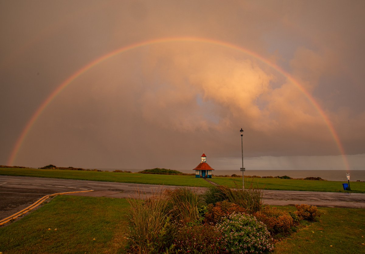 RJSPhoto89's tweet image. after sifting through 700 images from last nights storm in Frinton on Sea, here are my favourites. 
@StormHour @ChrisPage90 #weather #frinton #frintononsea #stormhour @itvanglia @itvweather