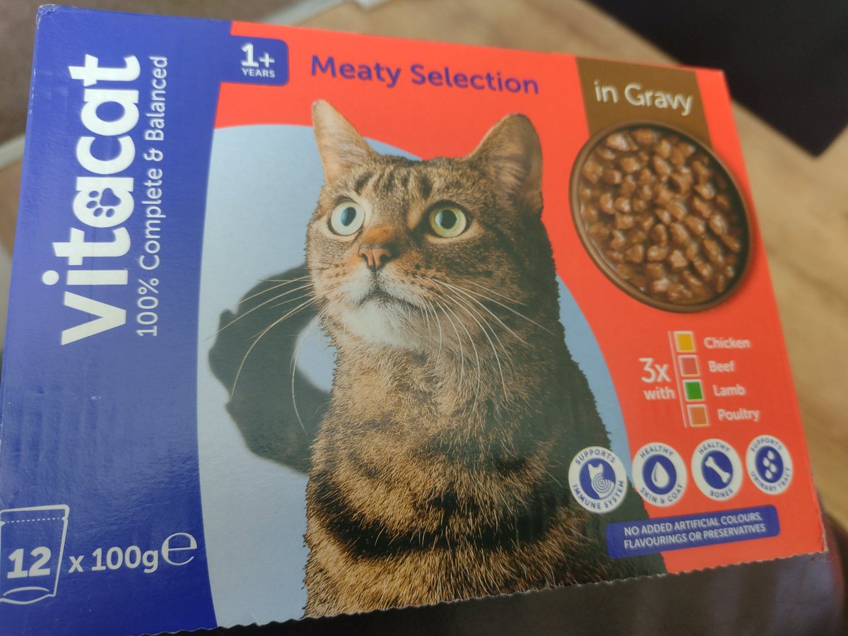 midgetgem79's tweet photo. @AldiUK  I buy your vitacat cat food pouches but inside the box I have found an empty sealed pouch pet food for dogs https://t.co/yb7mKIvifj
