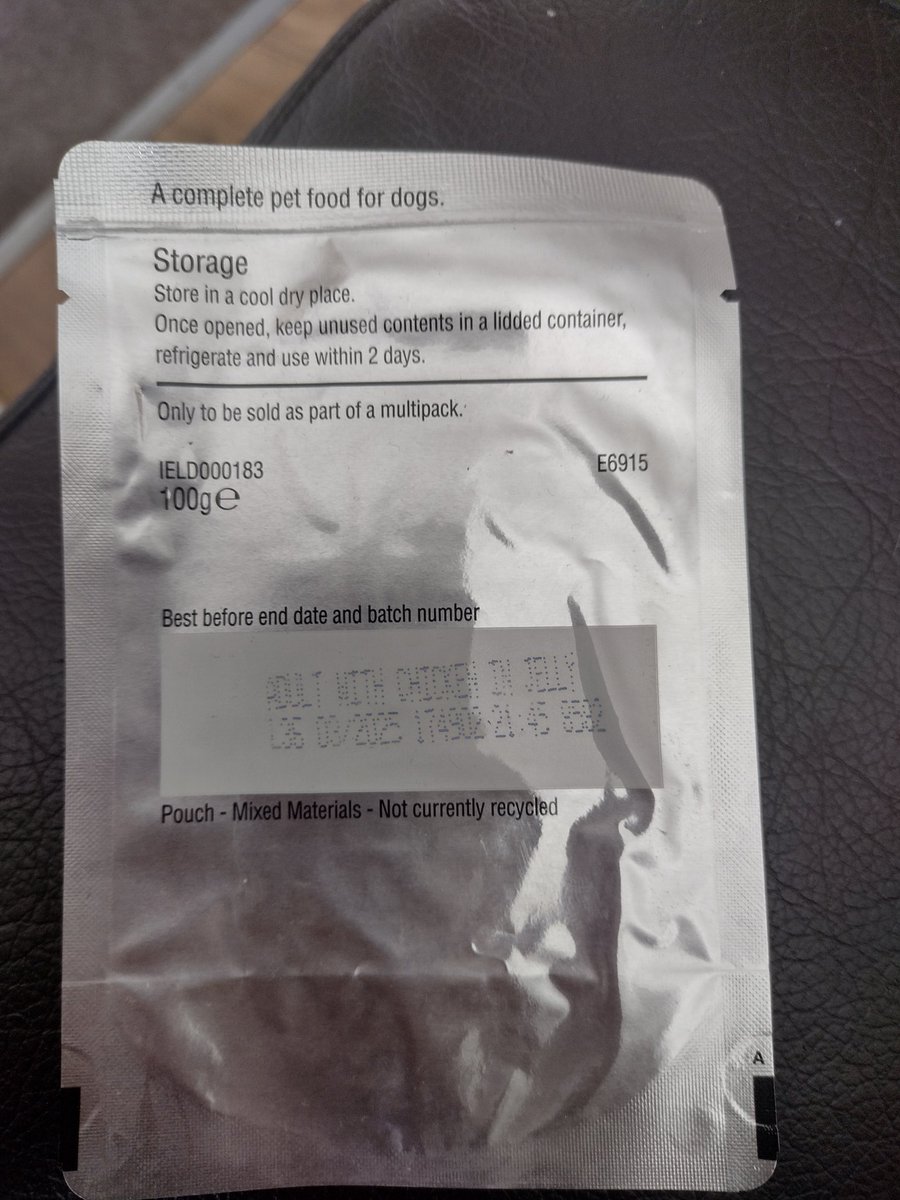 midgetgem79's tweet photo. @AldiUK  I buy your vitacat cat food pouches but inside the box I have found an empty sealed pouch pet food for dogs https://t.co/yb7mKIvifj