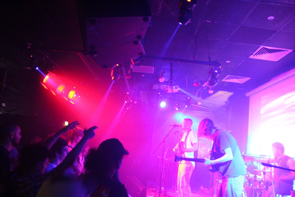 rocklandstv's tweet image. #tbt #ArtBeat

Breathing room only at #SomethingInTheLake headline and pop-up @robbertruigrok art gallery @TheAmershamArms #SELondon