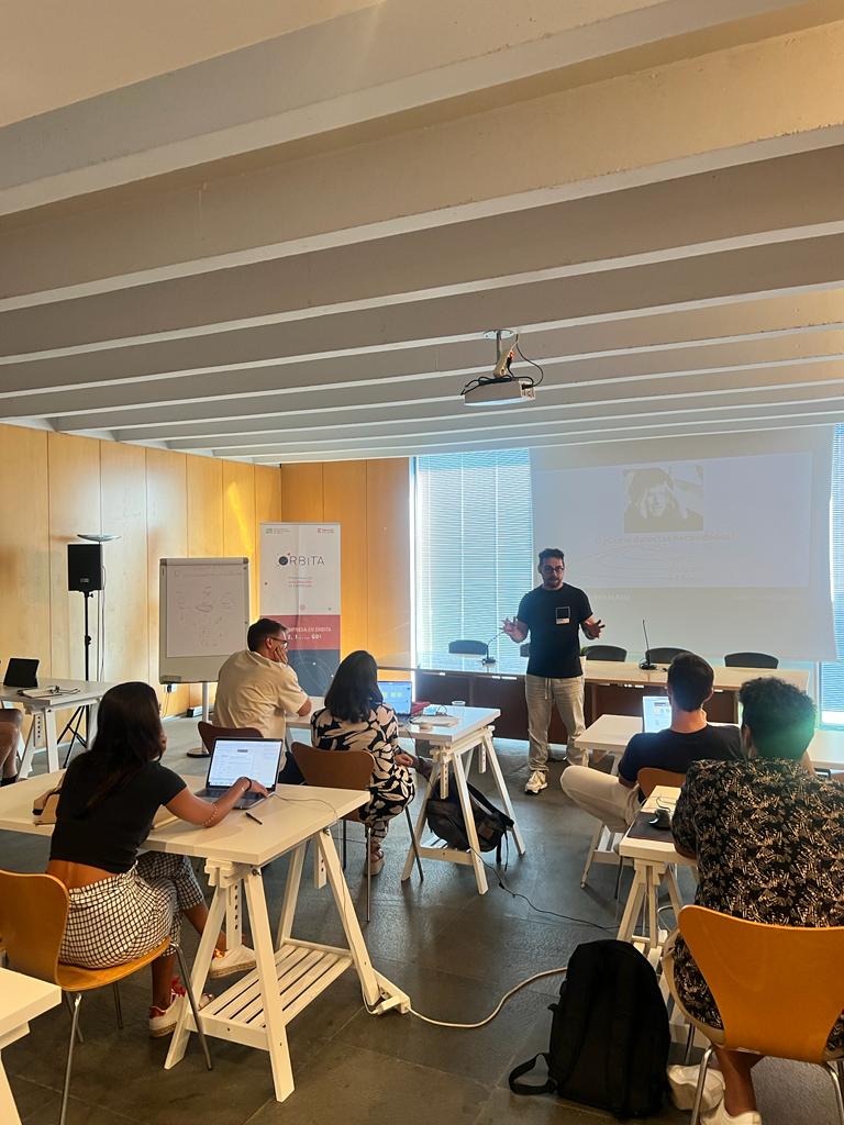 CEEICastellon's tweet photo. Hoy en #Órbita tenemos a @echaleku fundador de Kuambo y de Sales Funnel Canvas, revolucionando el marketing de nuestras startups  @byte_hide #Airbiometrics @OratrexTickets #Kiota @kuarere_  @Fitplanetco @Ozeanic1 #belong #Inversiva @dipcas https://t.co/kS1jlzDTPy