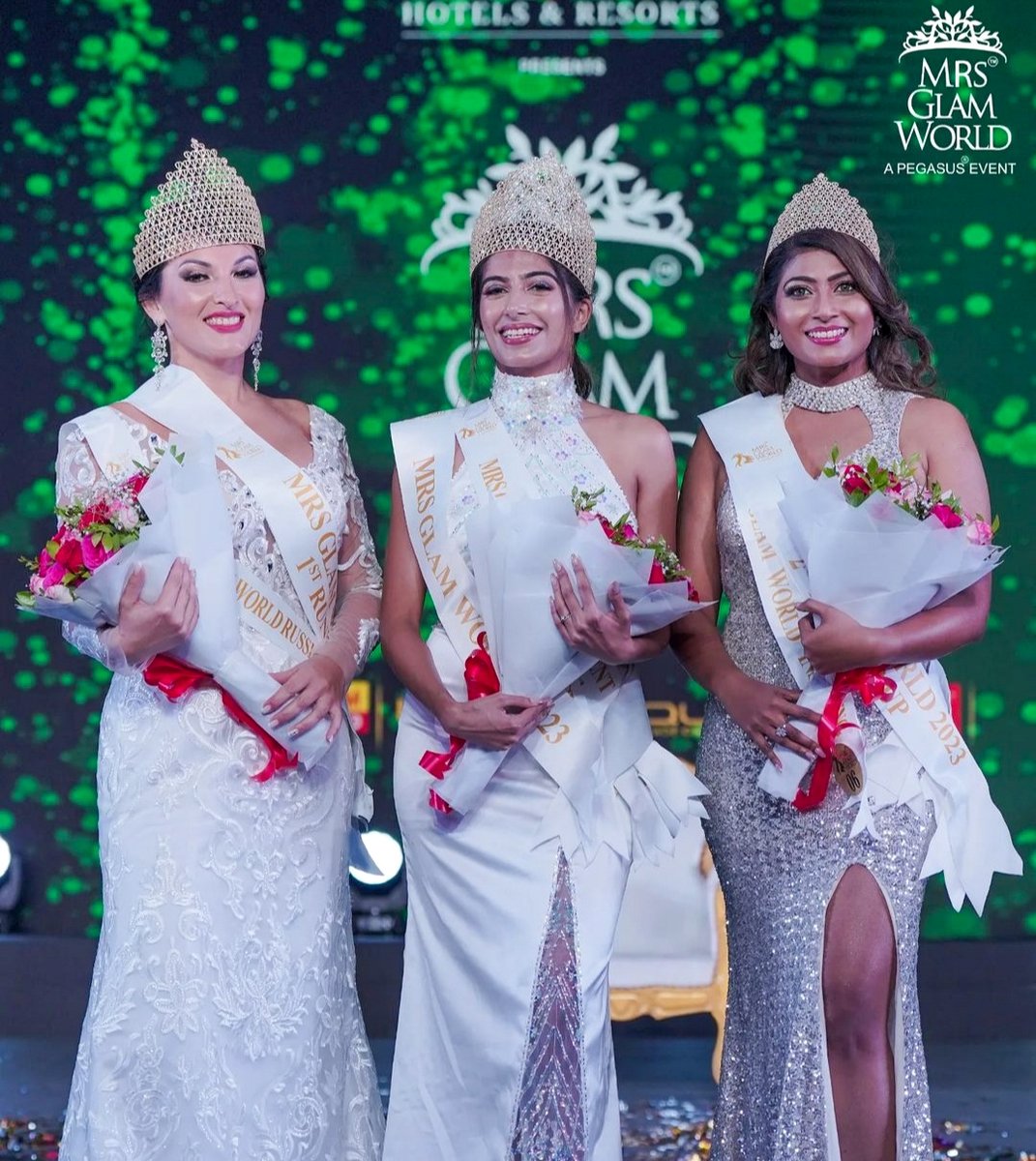 MrsGlamWorld1's tweet photo. Mrs Glam World 2023 - Mrs India POOJA MOHAN
1st Runner Up - Mrs Russia 
2nd Runner Up - Mrs Malaysia 

@sajearthresort 
@AjitPegasus 
https://t.co/Qy3po8w9z2
https://t.co/i2tAs0AMws
https://t.co/wo33gWuMVc
https://t.co/eyFjXomPQ0
https://t.co/4i16FtyYcu

#MrsGlamWorld #Pageant https://t.co/xW0XlsC0Al
