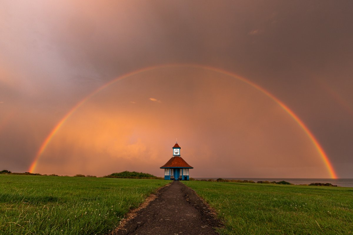 RJSPhoto89's tweet image. after sifting through 700 images from last nights storm in Frinton on Sea, here are my favourites. 
@StormHour @ChrisPage90 #weather #frinton #frintononsea #stormhour @itvanglia @itvweather