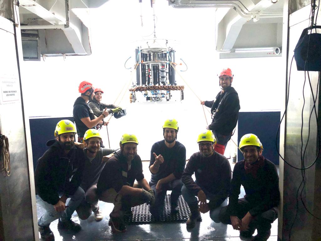 APERO_cruise's tweet photo. A bord du Pourquoi Pas? 🚢 | Dernière et 128e Rosette de la mission avec une super équipe de quarts CTD ! 🎉

C'était la 250e opération à bord du PP? 🌊

DT-@INSU_CNRS @MIOceanologie @LOG_labo @AWI_Media

📸 @c_tambu https://t.co/404WuKB0oj
