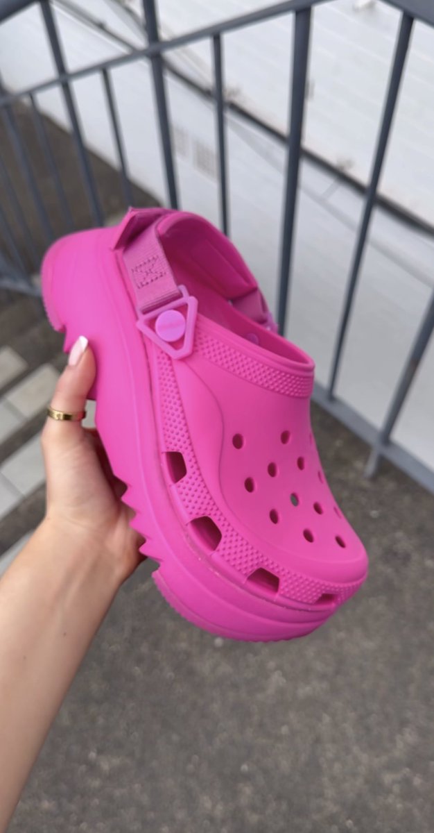 CaminoTV's tweet photo. Les Crocs Hike Xscape Clog ont quelque chose de plus... 👀 

Lien https://t.co/9cvoOxjAfs https://t.co/gdYSMTRy5O