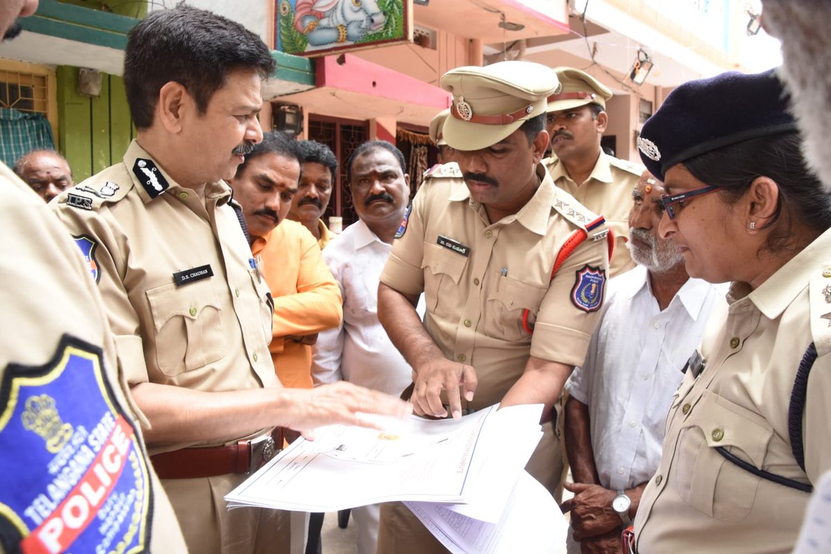 MalkajgiriCop's tweet photo. #CP_Rachakonda Sri #D_S_Chauhan_IPS visited #MahankaliTemple Malkajgiri, & #KattamaisammaTemple Safilguda and reviewed the upcoming #Bonalu festival arrangements and instructed the staff to take #precautions to avoid any inconvenience to the #devotees during #BonaluFestival. https://t.co/AdEdUjbf1P