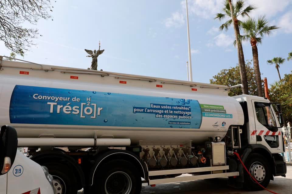 L’arrêté préfectoral sur la réutilisation des eaux usées de la station d’épuration - pour nettoyer la voirie et matériels publics, irriguer les espaces verts et arroser les terrains de sport - qui nous a été accordé est le premier en France et sert dorénavant à d’autres communes.