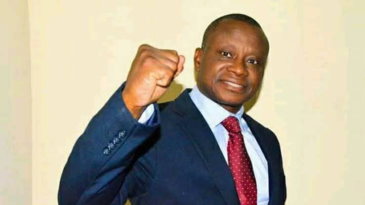 petertiani007's tweet photo. #RDC… Urgent ! Après avoir été enlevé hier à la Cour Constitutionnelle, Le Ministre Honoraire et Porte Parole de ENSEMBLE retrouvé mort ce matin sur la route Poids Lourd. Son corps criblé des balles .A l instant le corps sans vie de Chérubin OKENDE est conduit à la
Morgue de L’hôpital du Cinquantenaire.
