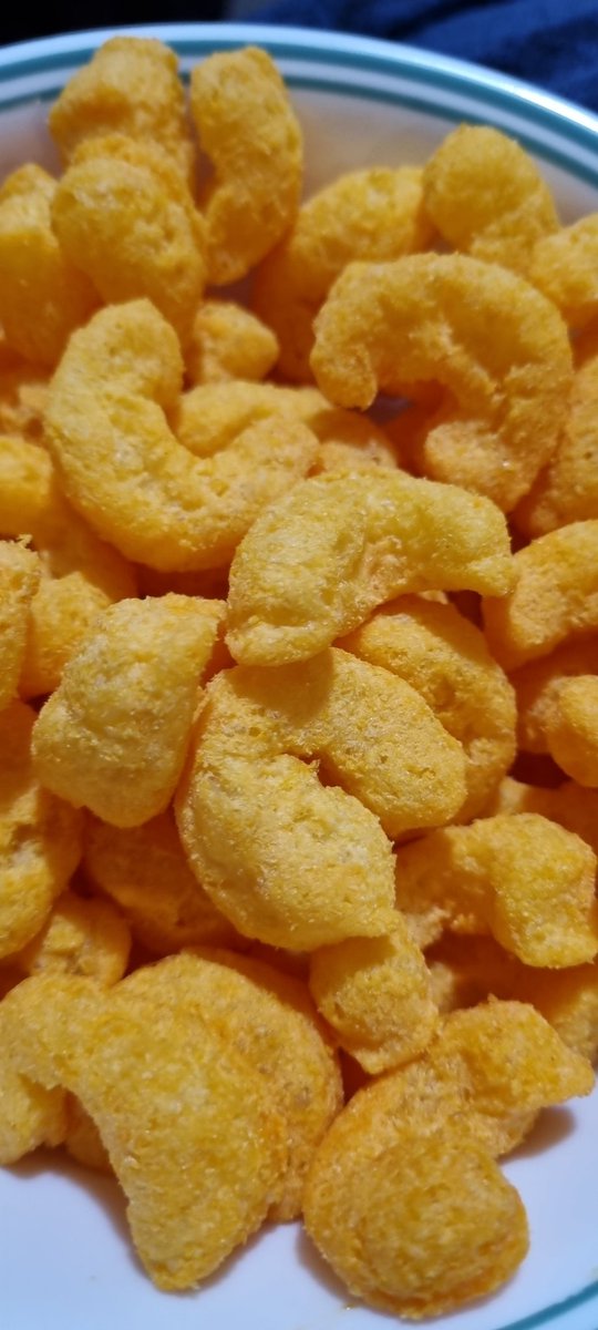 LifeofChrisNZ's tweet photo. Whats up with the new shape of twisties?? https://t.co/oZCbvzK196