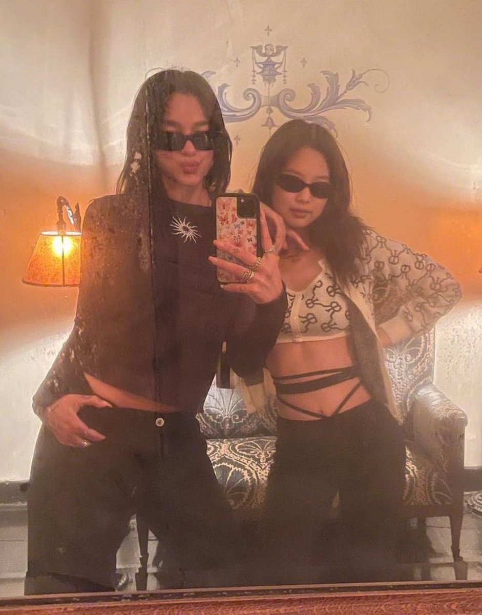 jenniescharts's tweet photo. [Reminder]🎙️ #JENNIE  will be the next guest on Dua Lipa’s podcast ‘At Your Service’ for @Service95! 

— It will be released tomorrow (Friday) July 14th. https://t.co/l9ljiWIqGD