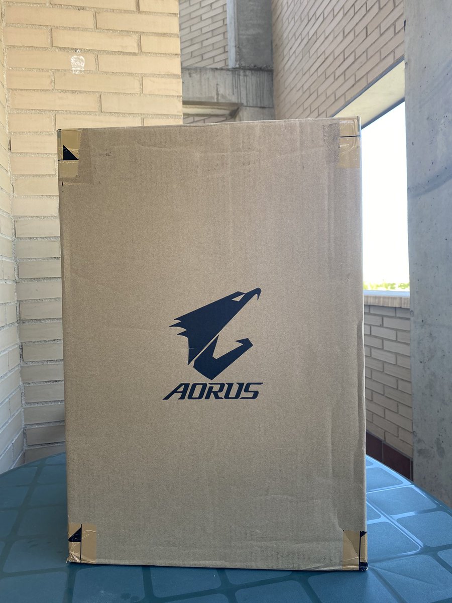 Aidy_CS's tweet photo. Estoy entre nerviosa y emocionada 🥹
Me ha llegado esta caja de @aorus_es 
¿La abrimos en un rato en stream y hablamos? https://t.co/6G99Lttlb4