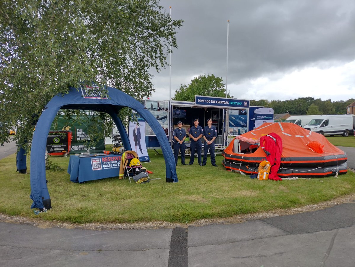 Today is day 3 of the @greatyorkshow in #Harrogate. It's been great meeting members of the public to show them what the @RNReserve does. Come along and see us, we're in the Military Village, next to the white gate. #yorkshiresnavy