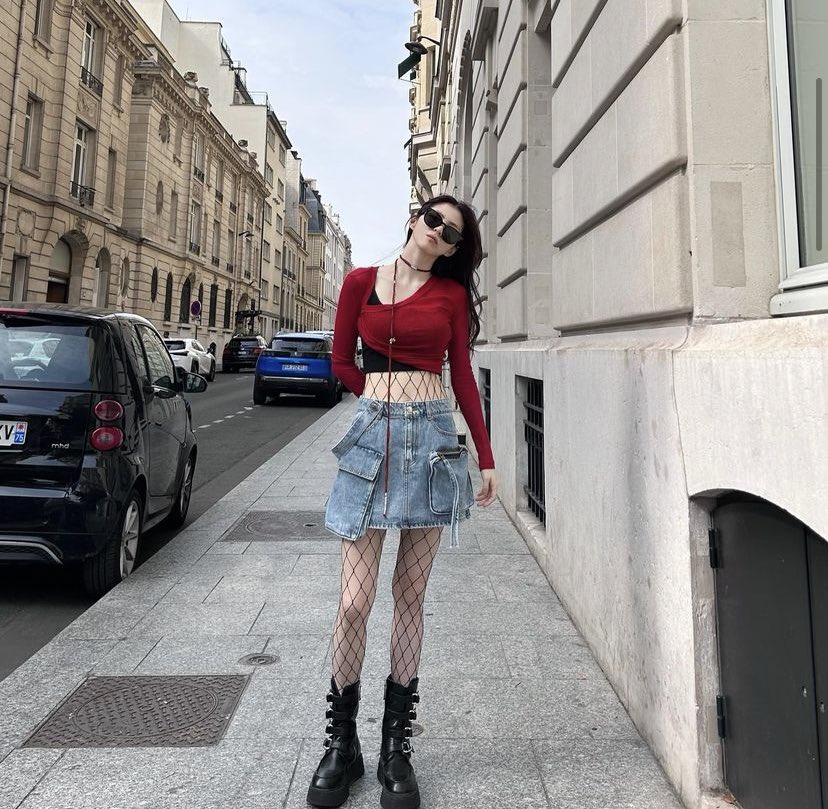 4hansohee's tweet photo. something about han sohee in paris.... https://t.co/BeA8tnhdMn